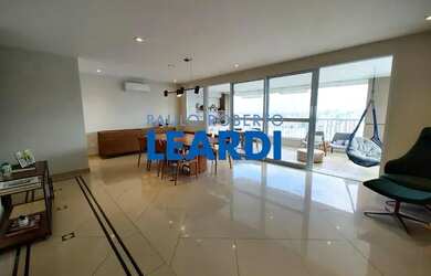 Imagem: O apartamento possui 3 Dormitórios, 5 Banheiros, 3 Vagas na