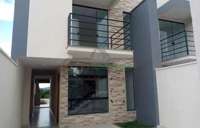 Imagem: A casa possui 2 Dormitórios, 3 Banheiros, 1 Vaga na garagem