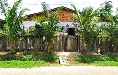 Imagem: A casa possui 2 Dormitórios, 1 Banheiro e está localizado