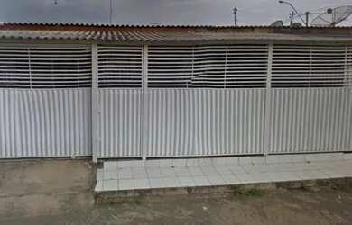 Imagem: A casa possui 2 Dormitórios, 1 Banheiro, 1 Vaga na garagem