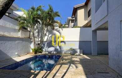 Imagem: A casa em condomínio possui 4 Dormitórios, 4 Banheiros, 4