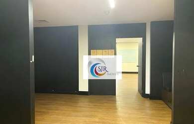 Imagem: O depósito possui 5 Vagas na garagem, 500m² de Área e está