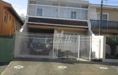 Imagem: A casa possui 2 Dormitórios, 2 Banheiros, 2 Vagas na garagem