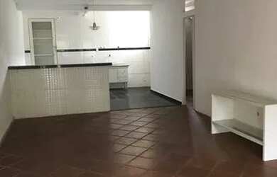 Imagem: A casa possui 2 Dormitórios, 1 Banheiro, 1 Vaga na garagem