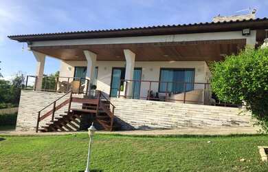 Imagem: A casa possui 4 Dormitórios, 5 Vagas na garagem e está localizado