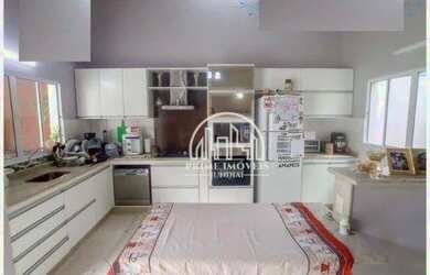 Imagem: A casa em condomínio possui 3 Dormitórios, 3 Banheiros, 290m²