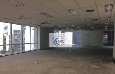 Imagem: O depósito possui 5 Vagas na garagem, 449m² de Área e está