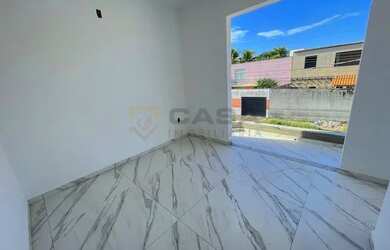 Imagem: A casa possui 2 Dormitórios, 1 Banheiro, 2 Vagas na garagem