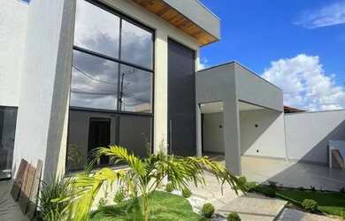 Imagem: A casa possui 3 Dormitórios, 5 Banheiros, 2 Vagas na garagem