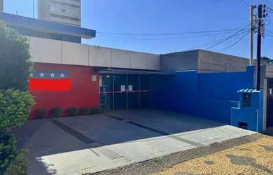 Imagem: O depósito possui 3 Vagas na garagem, 326m² de Área e está