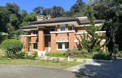 Imagem: A casa em condomínio possui 4 Dormitórios, 4 Banheiros, 4