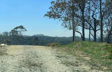 Imagem: O terreno possui 2.300m² de Área e está localizado em Palmeiras