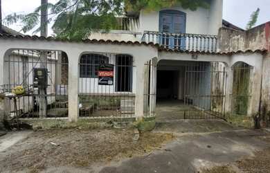 Imagem: A casa possui 3 Dormitórios, 2 Banheiros, 1 Vaga na garagem