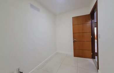 Imagem 3: Sala com recepção e 3 ambientes