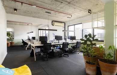 Imagem: O depósito à venda possui 2 Vagas na garagem e 65m² de Área