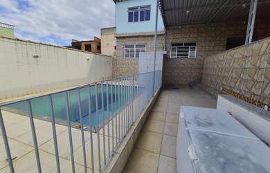 Imagem 2: Casa frente de rua e independente com 3 quartos e 3 vagas Próx Igreja...