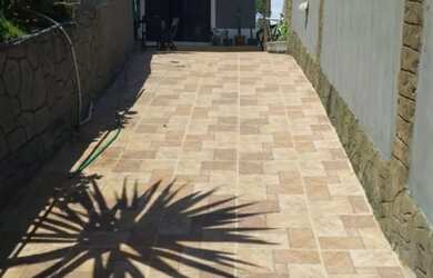 Imagem: A casa possui 2 Dormitórios, 3 Banheiros, 2 Vagas na garagem