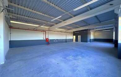 Imagem 2: Sala comercial no Bairro do Salto, com 240 m², estacionamento rotativo...