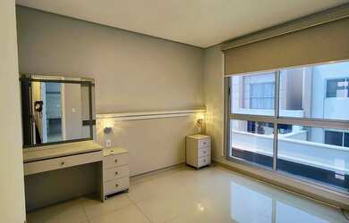 Imagem: A casa em condomínio possui 3 Dormitórios e 5 Banheiros e