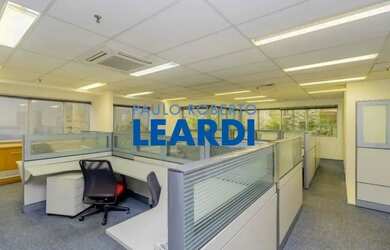 Imagem: O depósito possui 5 Vagas na garagem e 248m² de Área e está