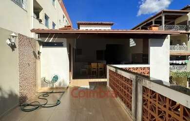 Imagem: A casa possui 2 Dormitórios, 2 Banheiros, 2 Vagas na garagem