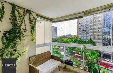 Imagem: O apartamento possui 3 Dormitórios, 2 Banheiros, 2 Vagas na