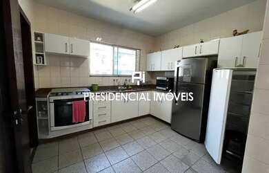 Imagem: O apartamento possui 4 Dormitórios, 3 Banheiros, 2 Vagas na