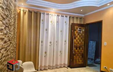 Imagem: A casa possui 3 Dormitórios, 4 Banheiros, 2 Vagas na garagem