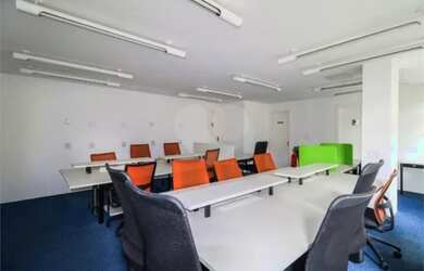 Imagem: O depósito possui 4 Vagas na garagem, 126m² de Área, Imóvel