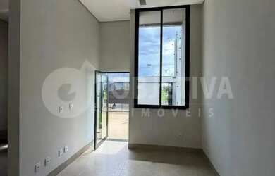 Imagem: A casa possui 2 Dormitórios, 1 Banheiro, 2 Vagas na garagem