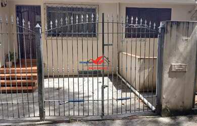 Imagem: A casa possui 2 Dormitórios, 1 Banheiro, 1 Vaga na garagem