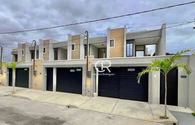 Imagem: A casa possui 4 Dormitórios, 3 Banheiros, 3 Vagas na garagem