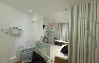 Imagem: O depósito possui 1 Vaga na garagem, 60m² de Área e está