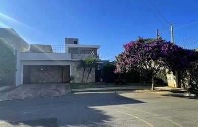 Imagem: A casa em condomínio possui 3 Dormitórios, 3 Banheiros, 4