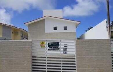 Imagem: A casa possui 3 Dormitórios, 2 Banheiros, 1 Vaga na garagem