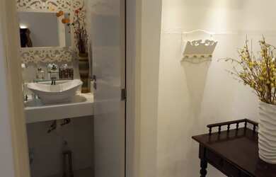 Imagem: A casa em condomínio à venda possui 2 Dormitórios, 3 Banheiros