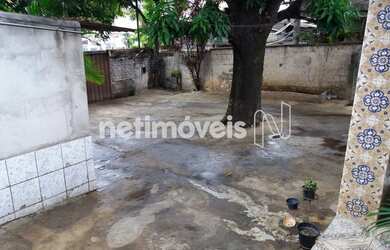 Imagem: A casa possui 3 Dormitórios, 2 Banheiros, 5 Vagas na garagem