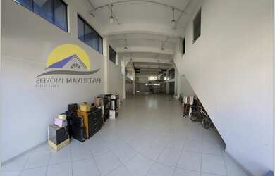 Imagem: O depósito possui 2 Vagas na garagem, 750m² de Área e está