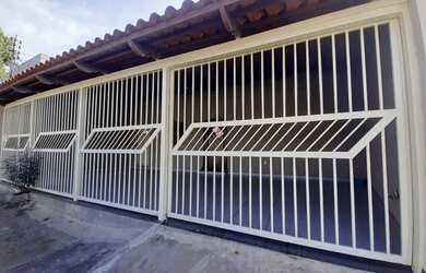 Imagem 3: Casa para venda tem 260 metros quadrados em Conjunto Anhanguera - Goiânia - Goiás