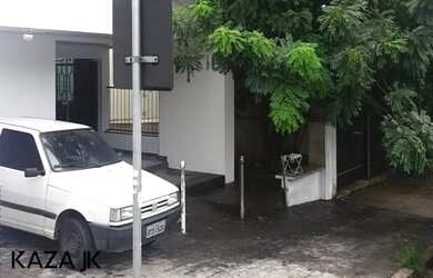 Imagem: A casa possui 3 Dormitórios, 2 Banheiros, 1 Vaga na garagem