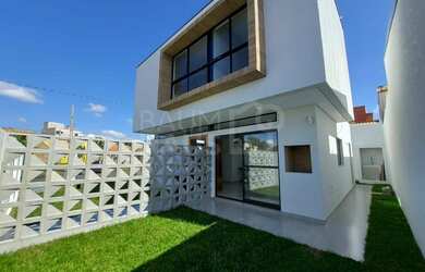 Imagem: A casa possui 3 Dormitórios, 1 Banheiro, 3 Vagas na garagem