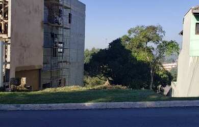 Imagem: O terreno possui 220m² de Área e está localizado em Parque