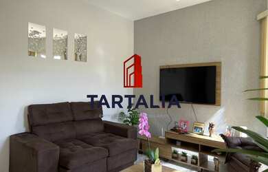 Imagem: A casa possui 3 Dormitórios, 1 Banheiro, 2 Vagas na garagem