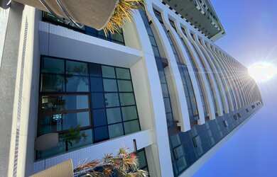 Imagem: O apartamento possui 3 Dormitórios, 1 Banheiro, 2 Vagas na