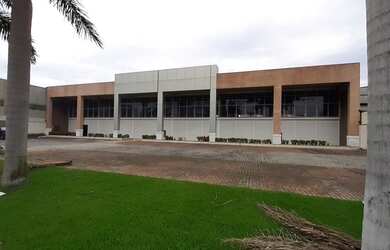 Imagem: O depósito possui 5 Vagas na garagem, 147m² de Área e está