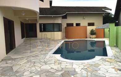 Imagem: A casa em condomínio possui 4 Dormitórios, 5 Banheiros, 5