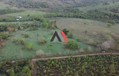 Imagem: O terreno possui 10.000m² de Área e está localizado em Área