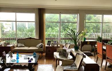 Imagem: O apartamento possui 4 Dormitórios, 1 Banheiro, 2 Vagas na