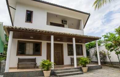 Imagem: A casa em condomínio possui 4 Dormitórios, 5 Banheiros, 3