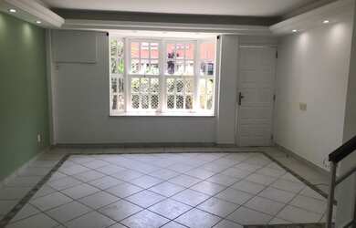 Imagem 2: CASA RECREIO. Piscina, Churrasqueira, Varandae155m² de Área